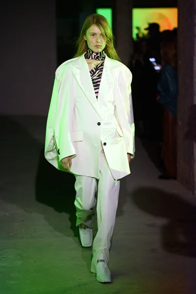 Look 12